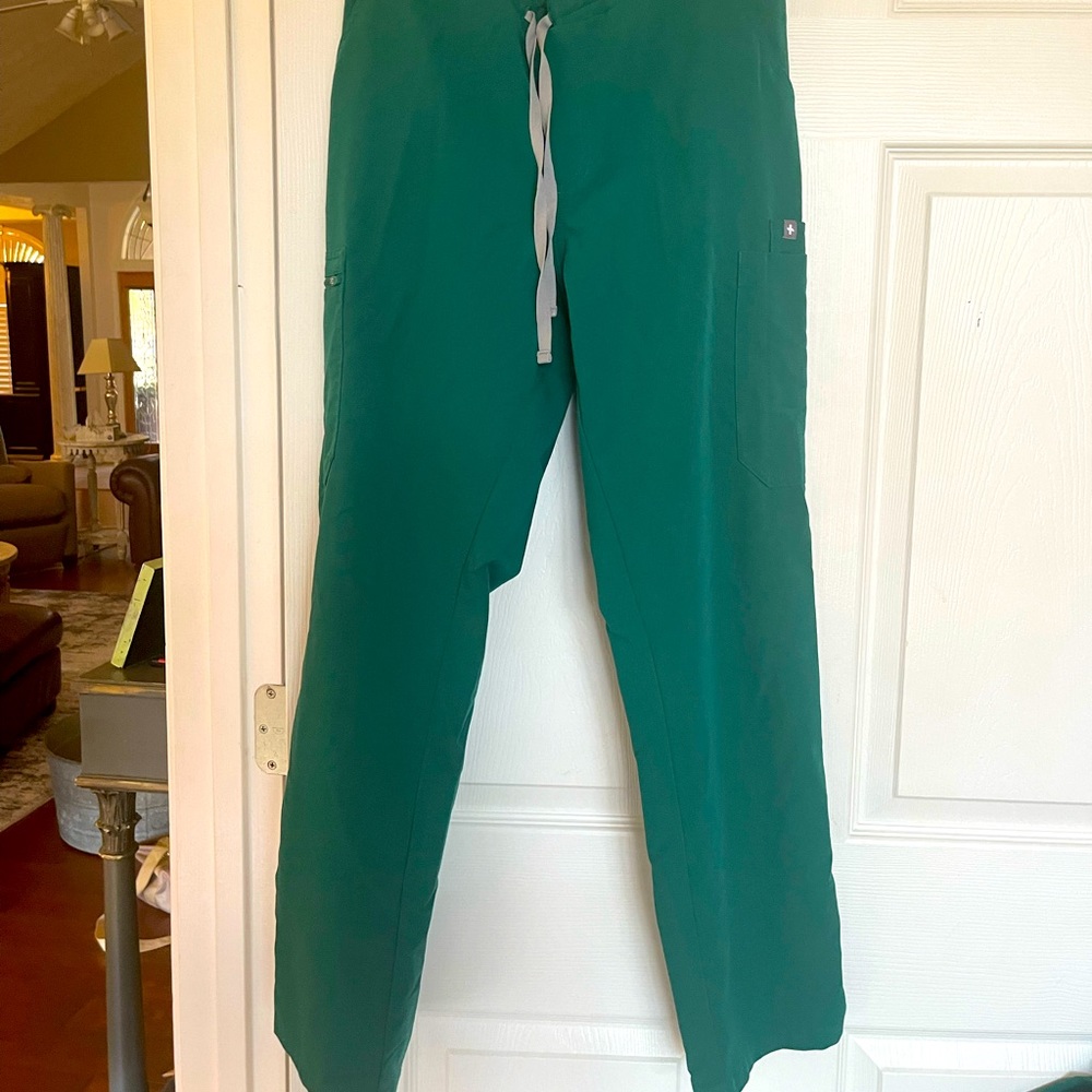 Figs Yola skinny scrub bottoms.